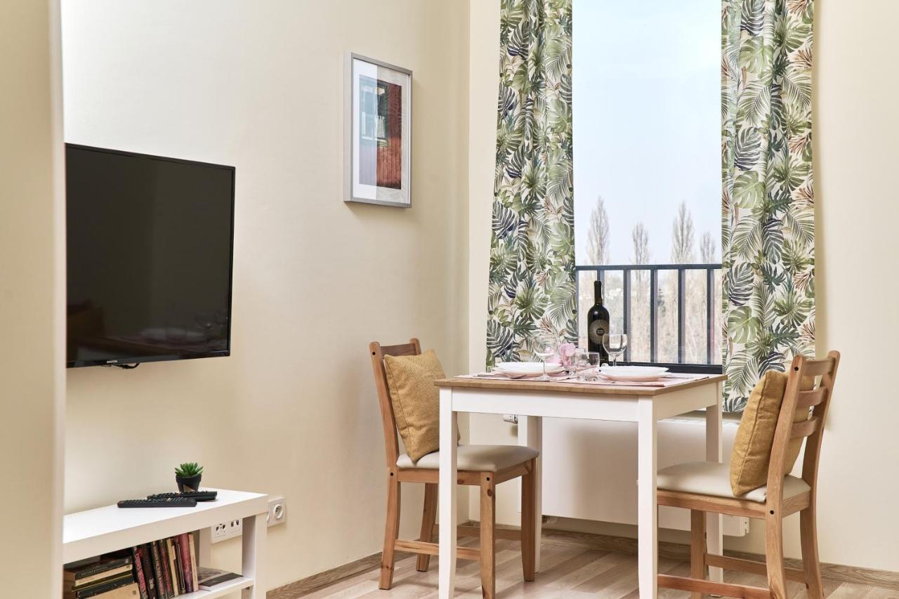 Under The Wroclove Sky By Renters Apartament