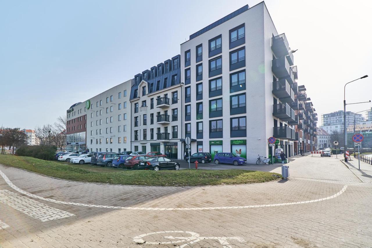 Under The Wroclove Sky By Renters Apartament