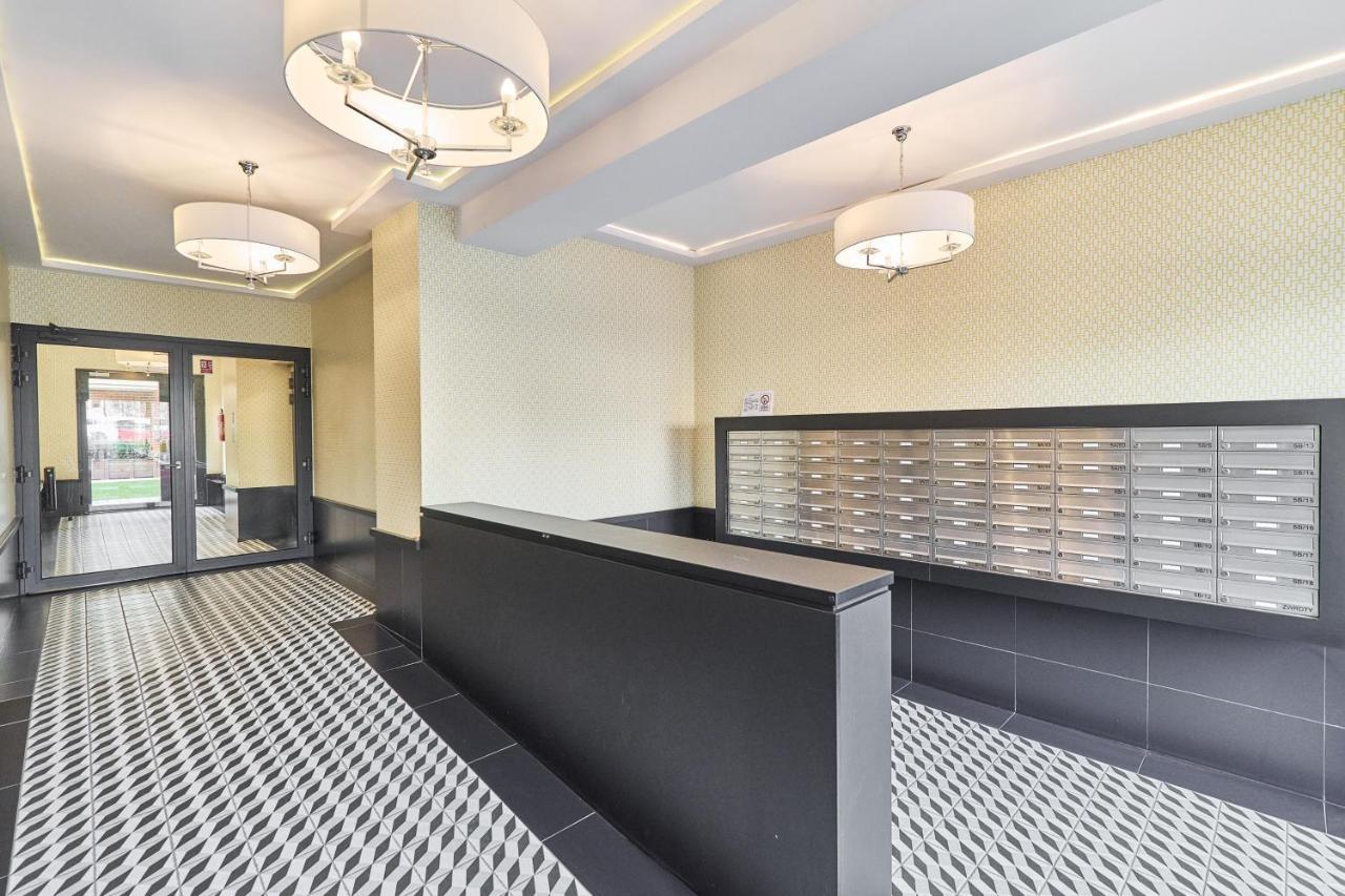 Under The Wroclove Sky By Renters Apartament *