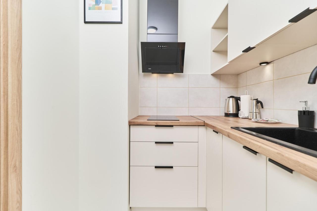 Under The Wroclove Sky By Renters Apartament